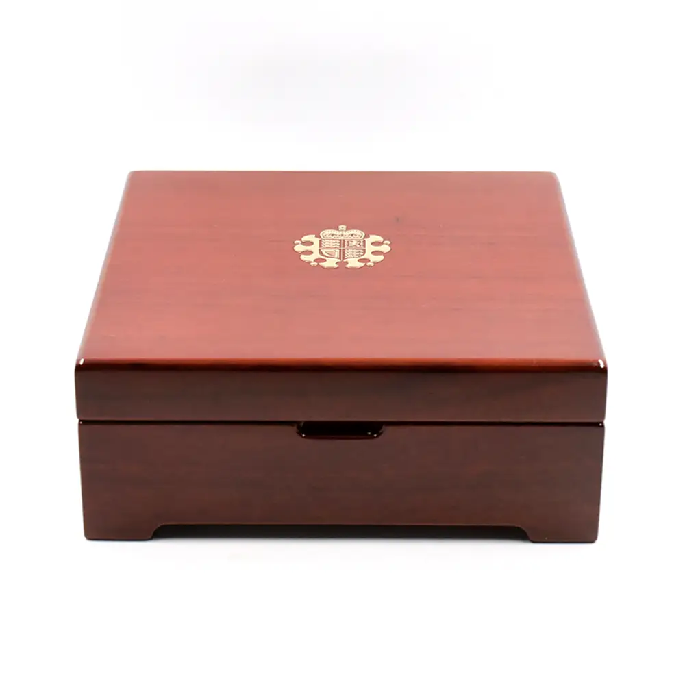 モダンコイン8：6709 イギリス 2025 チャールズ3世 ワーテルロー・メダル - 勝利 200ポンド2オンス金貨 ファーストリリース NGC PF70UC 箱付き