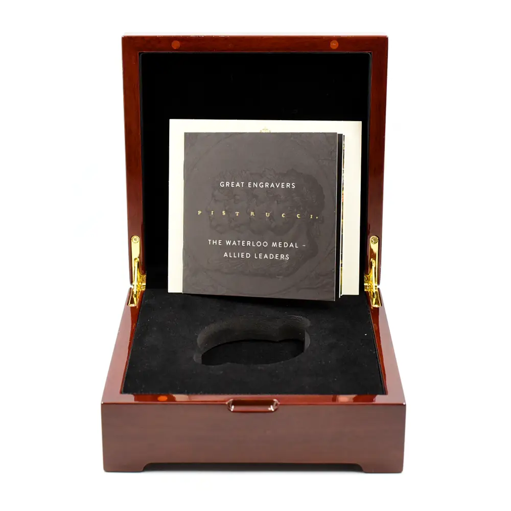 モダンコイン9：6710 イギリス 2024 チャールズ3世 ワーテルロー・メダル - 連合国代表 200ポンド2オンス金貨 ファーストリリース NGC PF70UC 箱付き