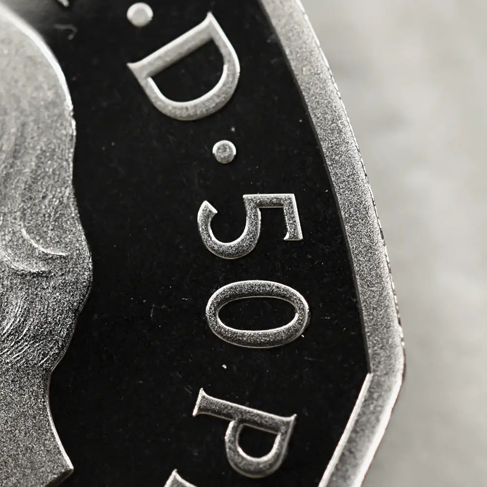 モダンコイン11：2213 イギリス 2022 チャールズ3世 エリザベス2世追悼記念 50ペンスプルーフプラチナ貨 未鑑定 箱付き