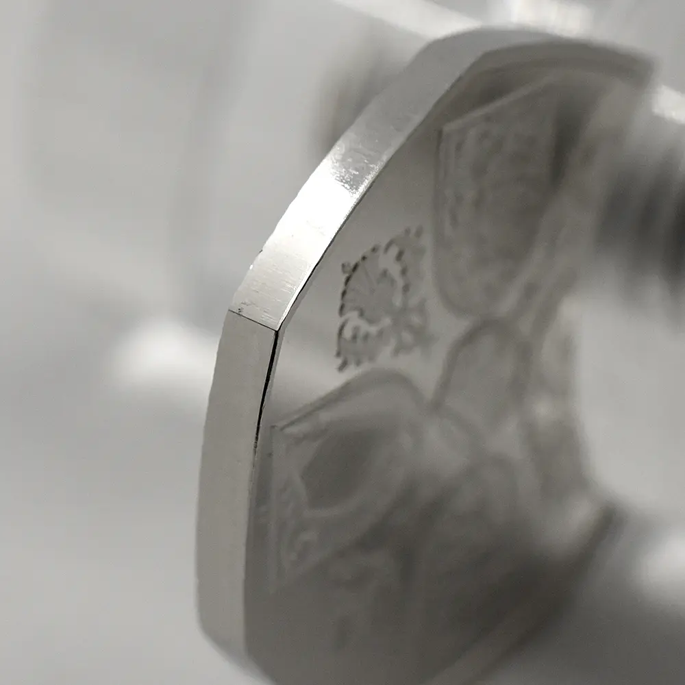 モダンコイン13：2213 イギリス 2022 チャールズ3世 エリザベス2世追悼記念 50ペンスプルーフプラチナ貨 未鑑定 箱付き