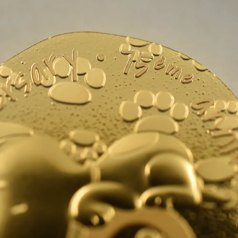 モダンコイン10:6762 フランス 2025 『ピーナッツ』 75周年記念 スヌーピー 200ユーロ 1オンス スヌーピー型プルーフ金貨 未鑑定 箱付き