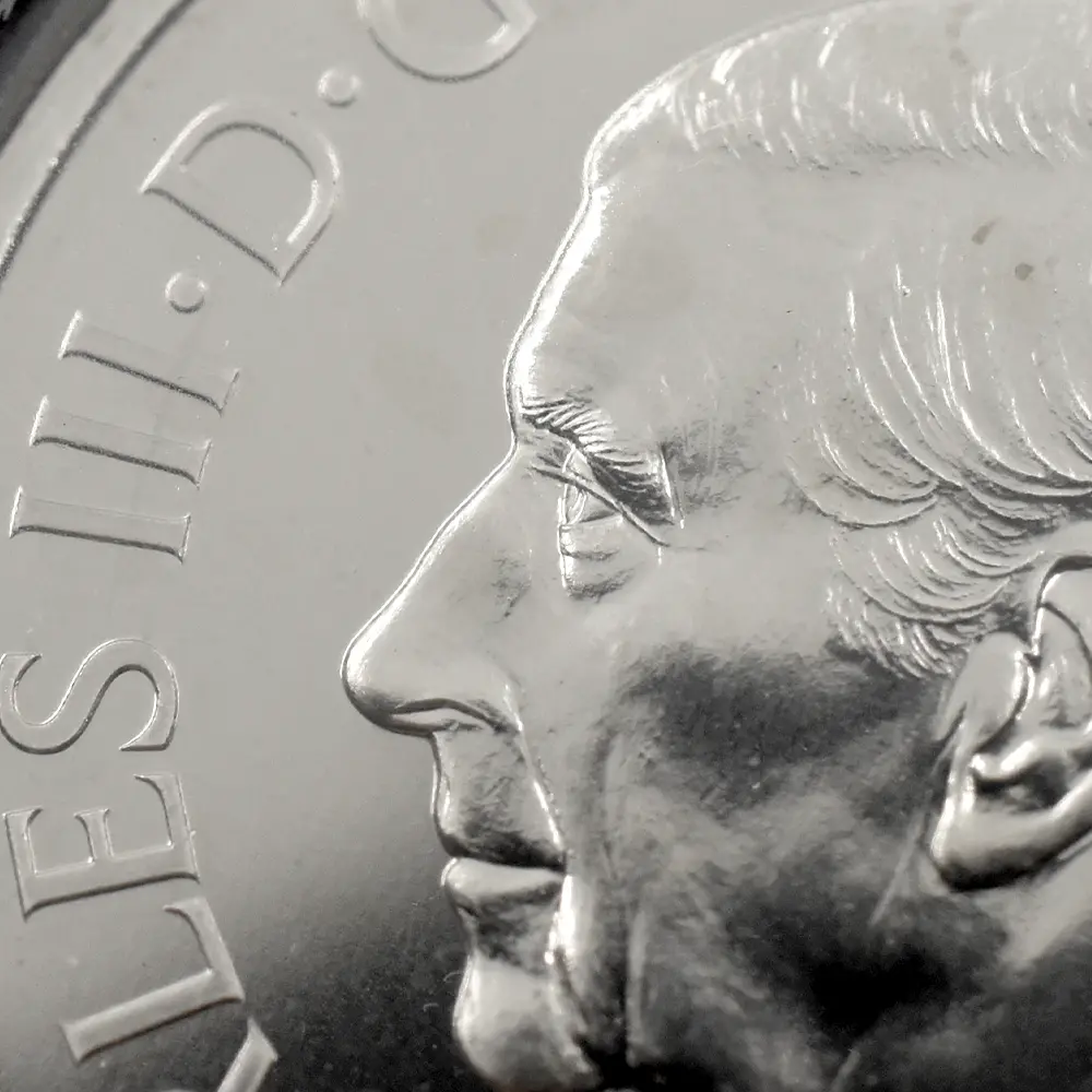 モダンコイン9：6607 イギリス 2026 チャールズ3世 エリザベス2世のコイン肖像シリーズ 第三弾 ミドルエリザベス 5ポンドBU白銅貨 未鑑定 パッケージ付き