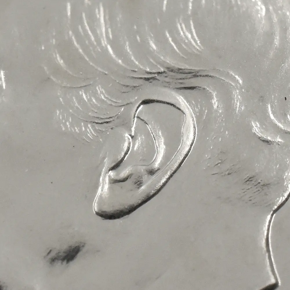 モダンコイン10：6607 イギリス 2026 チャールズ3世 エリザベス2世のコイン肖像シリーズ 第三弾 ミドルエリザベス 5ポンドBU白銅貨 未鑑定 パッケージ付き