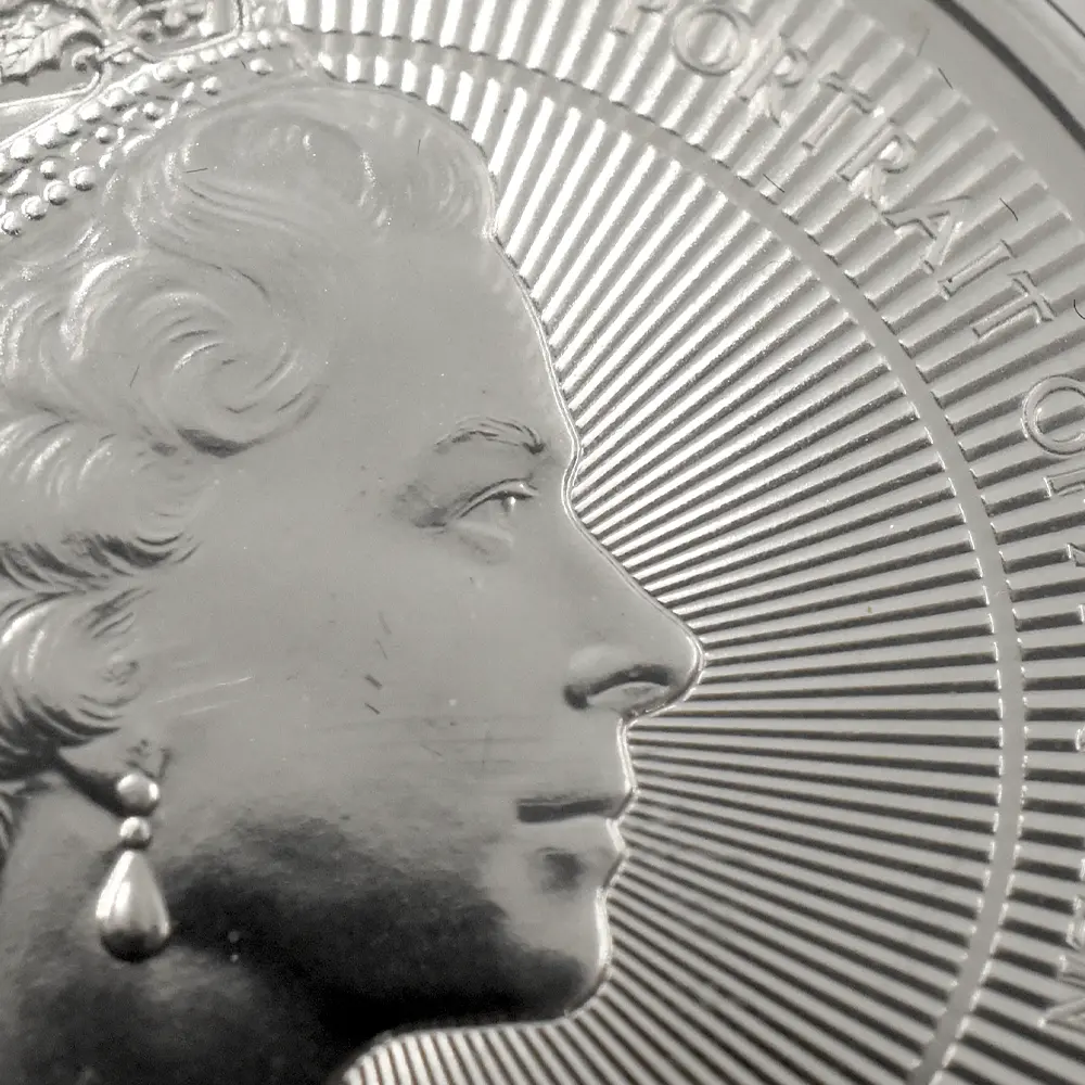 モダンコイン6：6607 イギリス 2026 チャールズ3世 エリザベス2世のコイン肖像シリーズ 第三弾 ミドルエリザベス 5ポンドBU白銅貨 未鑑定 パッケージ付き