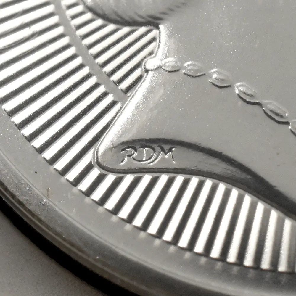 モダンコイン7：6607 イギリス 2026 チャールズ3世 エリザベス2世のコイン肖像シリーズ 第三弾 ミドルエリザベス 5ポンドBU白銅貨 未鑑定 パッケージ付き