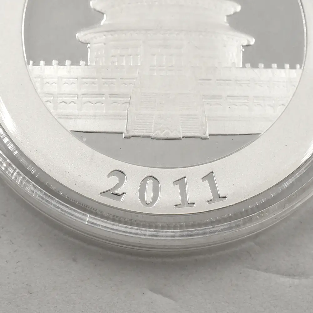 地金型6：5441 中国 2011 パンダ 10元 1オンス 銀貨 【1枚】 (コインケース付き)