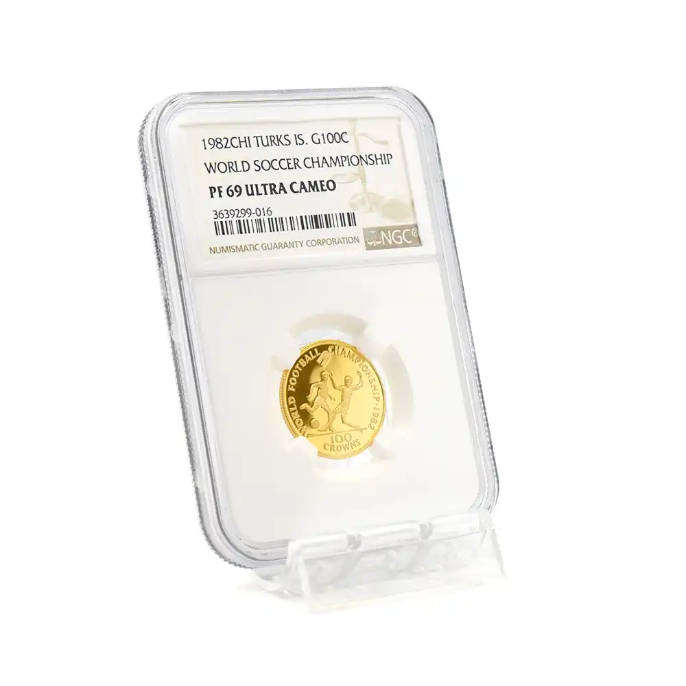 モダンコイン6：6882 タークス・カイコス諸島 1982 エリザベス2世 FIFAワールドカップ 100クラウン金貨 NGC PF69UC