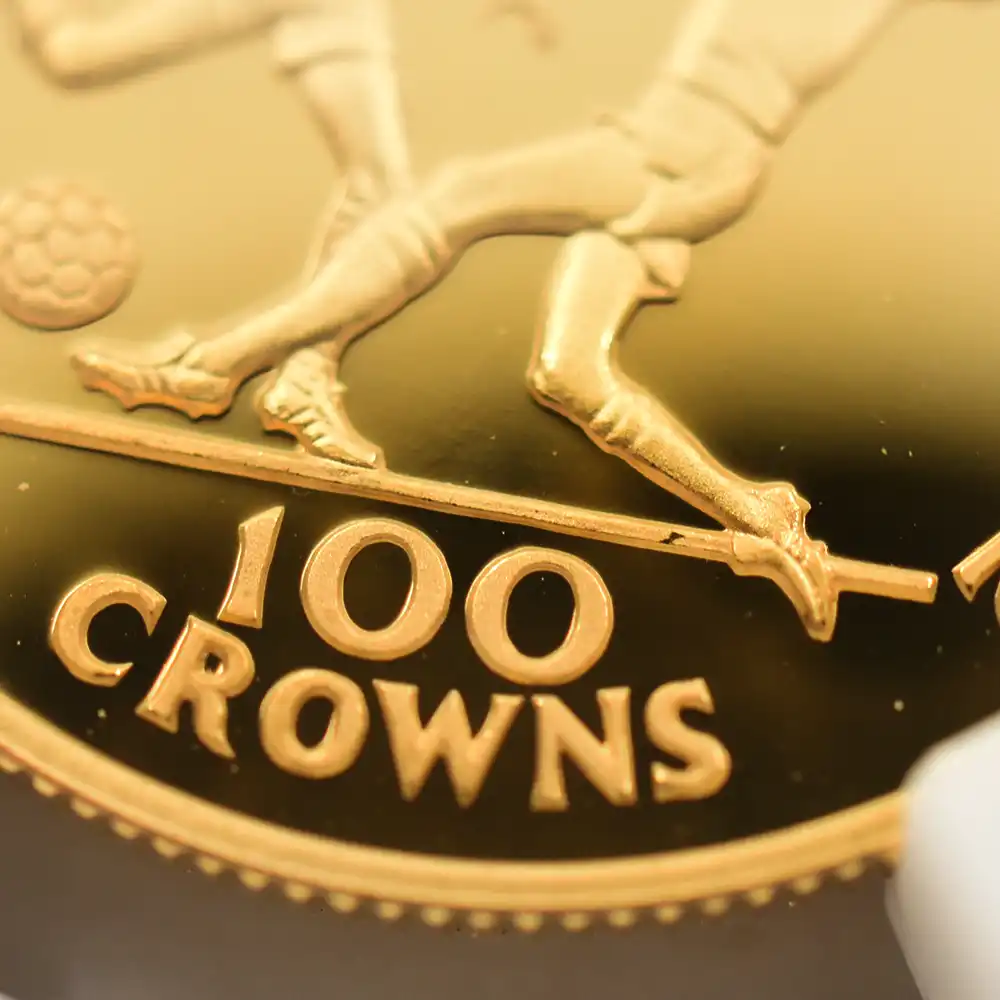 モダンコイン9：6882 タークス・カイコス諸島 1982 エリザベス2世 FIFAワールドカップ 100クラウン金貨 NGC PF69UC