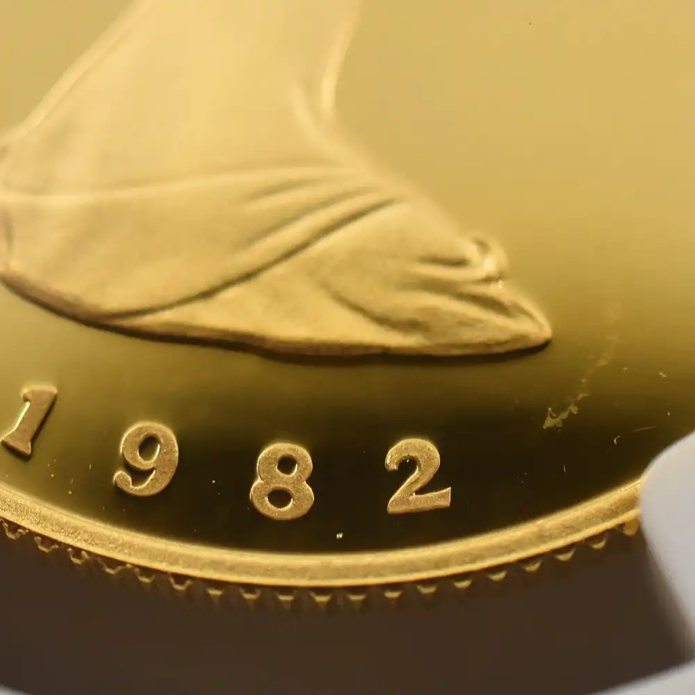 モダンコイン11：6882 タークス・カイコス諸島 1982 エリザベス2世 FIFAワールドカップ 100クラウン金貨 NGC PF69UC