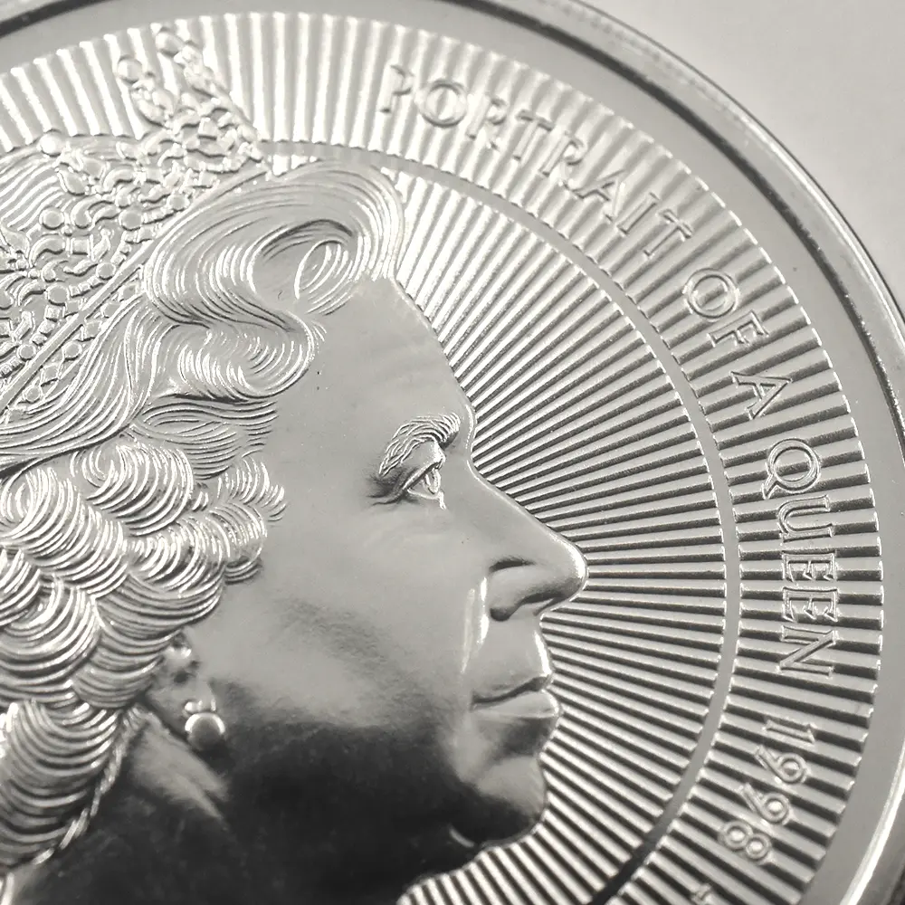 モダンコイン6：6782 イギリス 2026 チャールズ3世 エリザベス2世のコイン肖像シリーズ 第四弾 5ポンドBU白銅貨 未鑑定 パッケージ付き