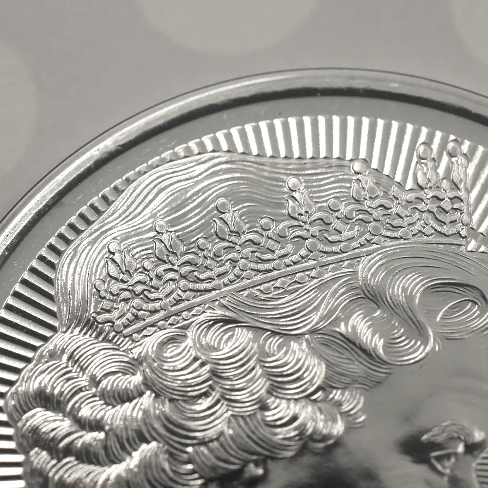 モダンコイン7：6782 イギリス 2026 チャールズ3世 エリザベス2世のコイン肖像シリーズ 第四弾 5ポンドBU白銅貨 未鑑定 パッケージ付き