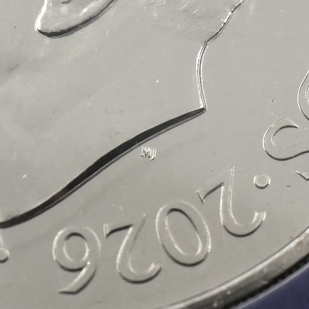 モダンコイン10：6782 イギリス 2026 チャールズ3世 エリザベス2世のコイン肖像シリーズ 第四弾 5ポンドBU白銅貨 未鑑定 パッケージ付き