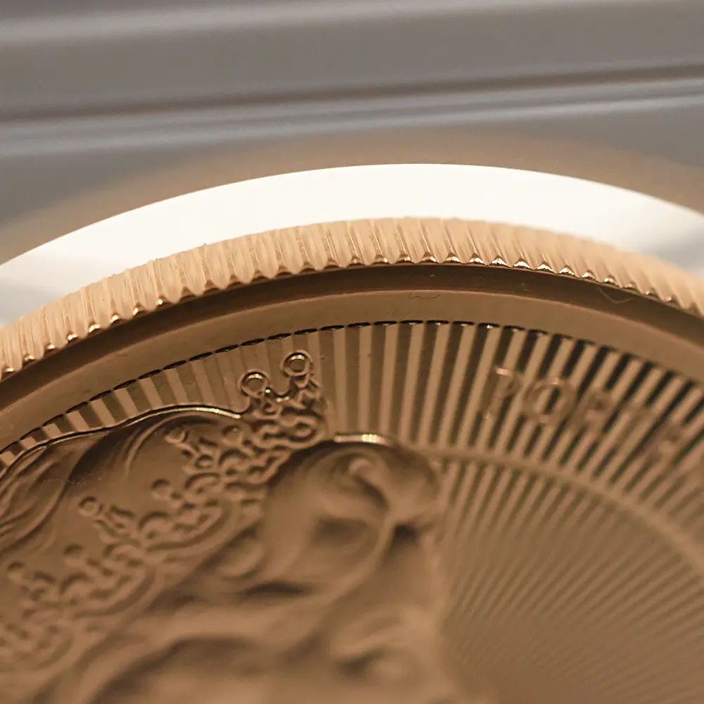 モダンコイン17:6891 イギリス 2026 チャールズ3世 エリザベス2世のコイン肖像シリーズ 第二弾 ヤングエリザベス 5ポンド金貨 ファーストリリース NGC PF70UC 箱付き