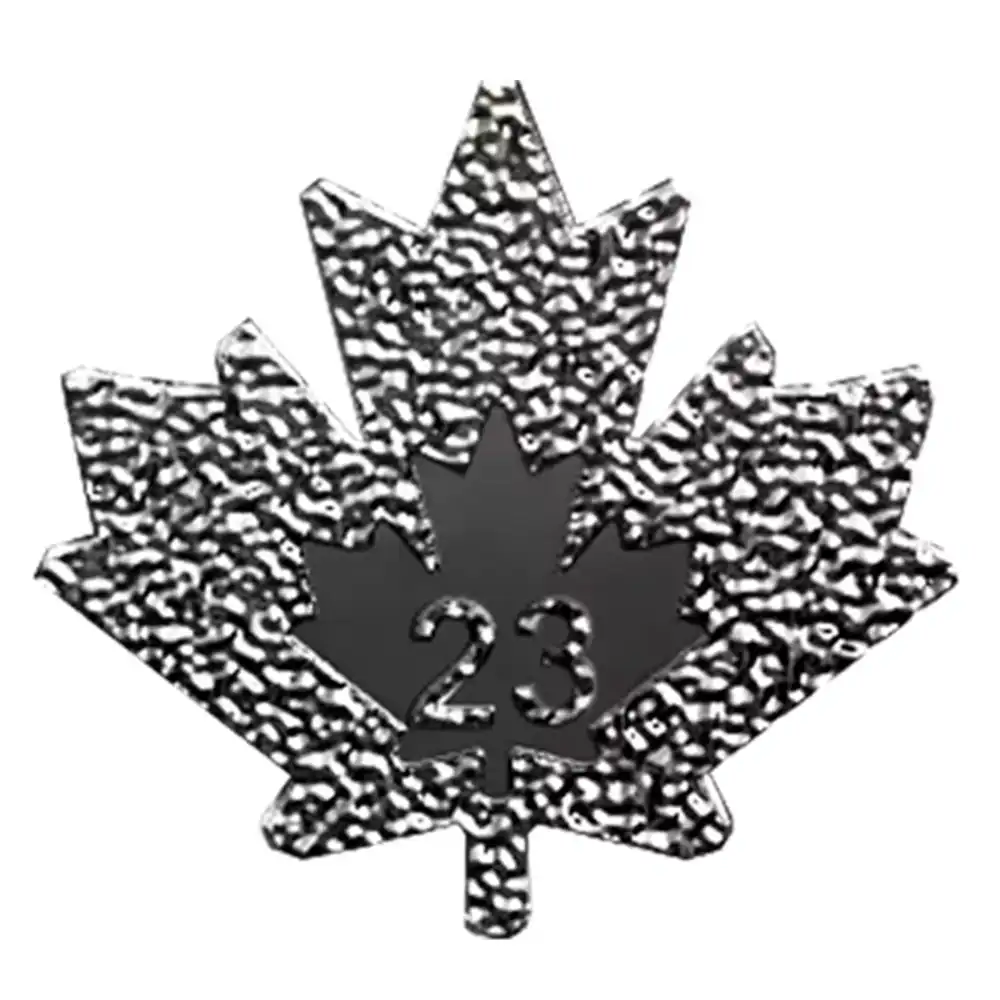 地金型4：2682 カナダ 2023 メイプルリーフ 5ドル 1オンス 銀貨 【1枚】 (コインケース付き)