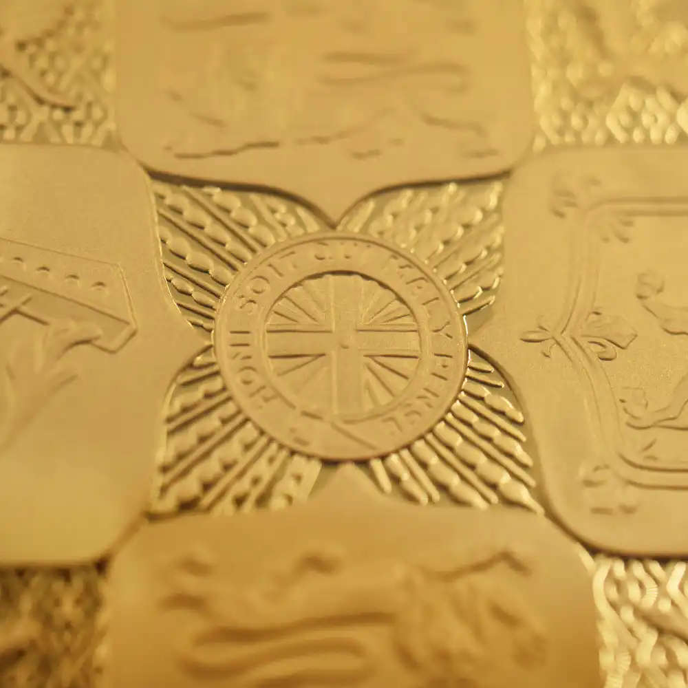 モダンコイン10：4295 セントヘレナ 2022 エリザベス2世 ゴチッククラウン 十字の盾の紋章 5ポンド5オンス金貨 NGC PF70UC 箱付き