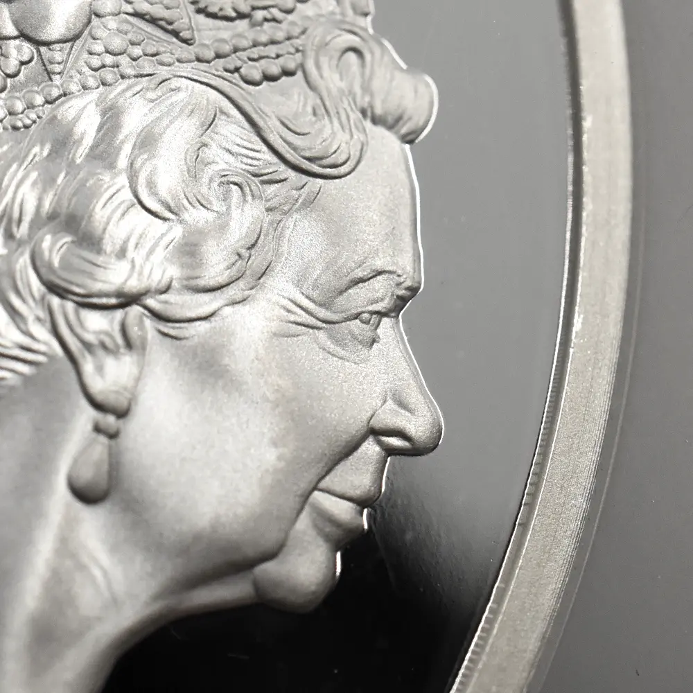 モダンコイン10：6940 イギリス 2015 エリザベス2世 最長在位記念 10ポンド5オンス銀貨 ファースト500ストラック NGC PF70UC 付属品付き