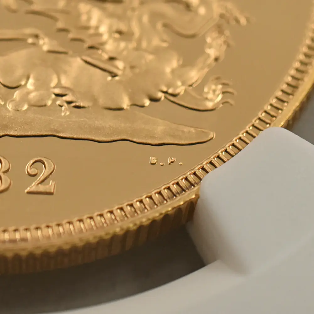 モダンコイン10:6950 イギリス 1982 エリザベス2世 ヤングエリザベス 聖ジョージ竜退治 5ソブリン 金貨 NGC PF70UC