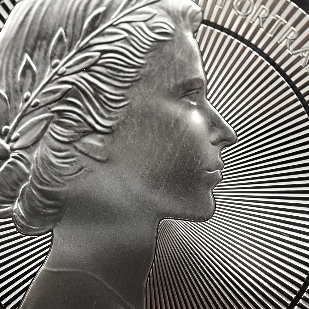 モダンコイン16：6945 イギリス 2026 チャールズ3世 エリザベス2世のコイン肖像シリーズ 第一弾 ヤングヤングエリザベス 5ポンド銀貨  NGC PF66UC チャールズ3世ラベル 箱付き