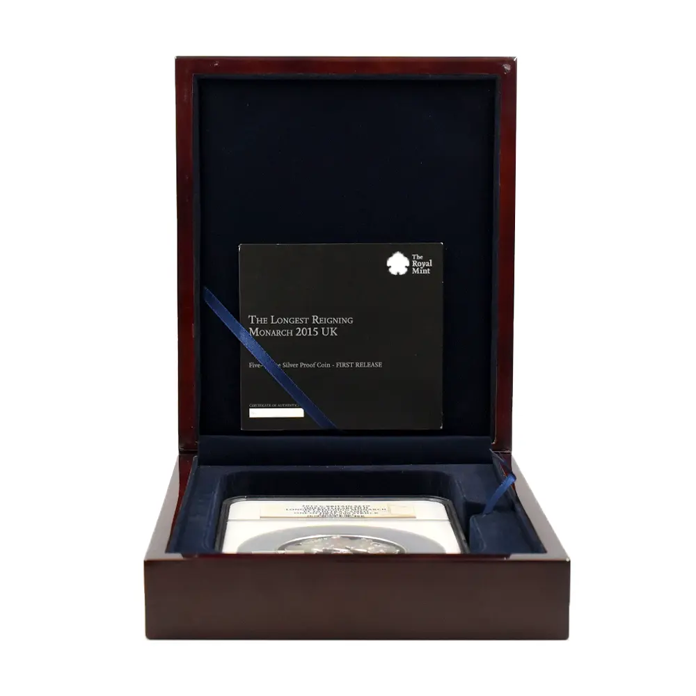モダンコイン7:7000 イギリス 2015 エリザベス2世 最長在位記念 10ポンド5オンス銀貨 ファースト500ストラック NGC GEMPF 付属品付き