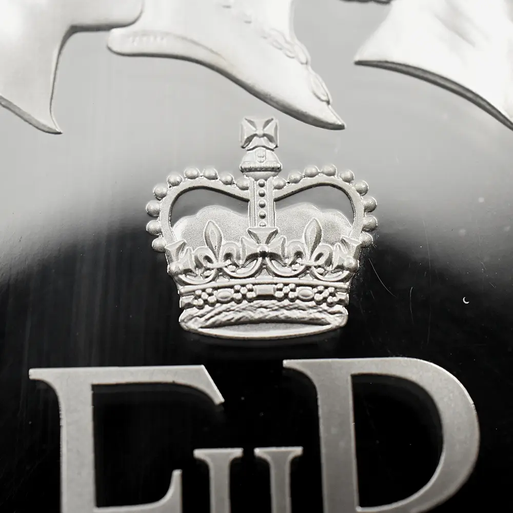 モダンコイン10:7000 イギリス 2015 エリザベス2世 最長在位記念 10ポンド5オンス銀貨 ファースト500ストラック NGC GEMPF 付属品付き