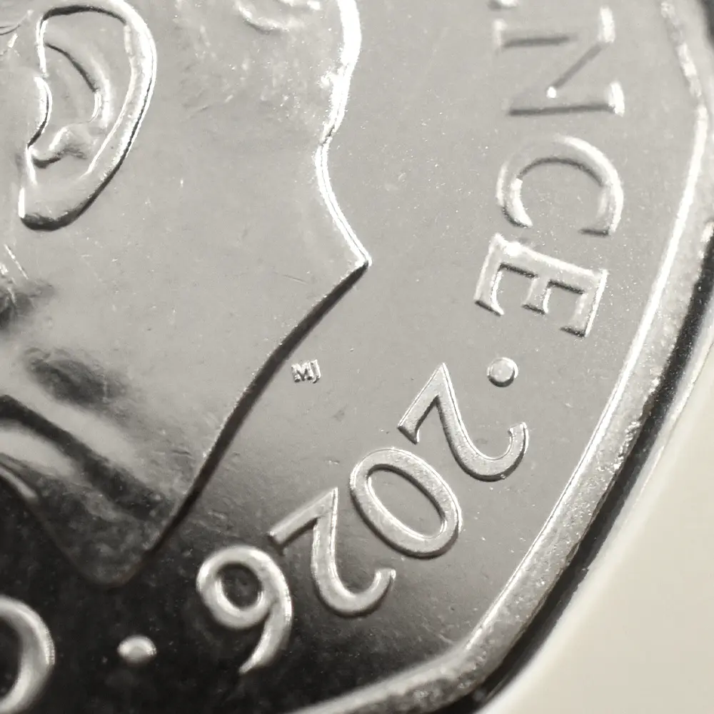 モダンコイン12：6876 イギリス 2026 チャールズ3世 くまのプーさん100周年記念 50ペンスBU白銅貨 未鑑定 パッケージ付き