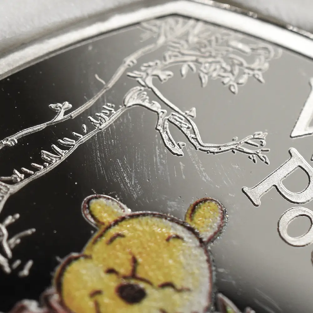 モダンコイン8：7010 【訳アリ】イギリス 2026 チャールズ3世 くまのプーさん100周年記念 50ペンスプルーフカラー銀貨 未鑑定 箱付き