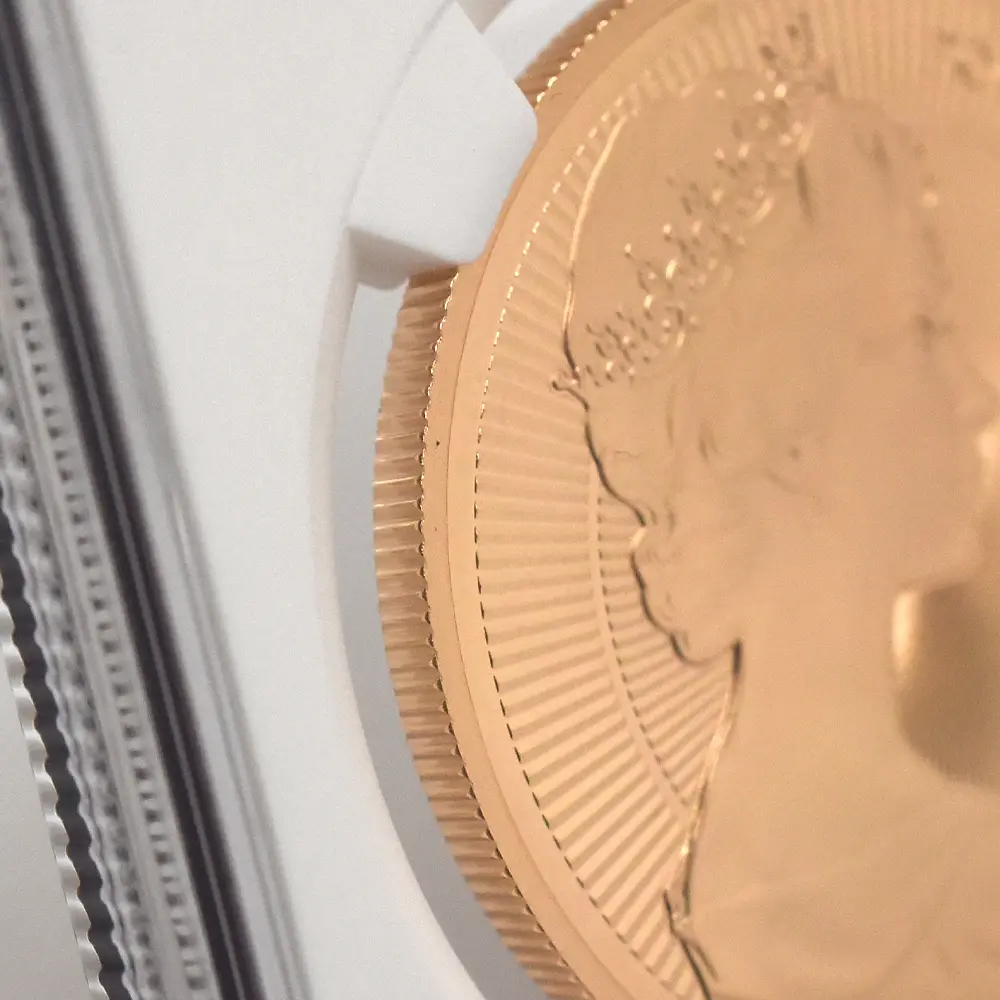 モダンコイン16:7009 イギリス 2026 チャールズ3世 エリザベス2世のコイン肖像シリーズ 第二弾 ヤングエリザベス 5ポンド金貨 発行即日鑑定品 NGC PF70UC 箱付き