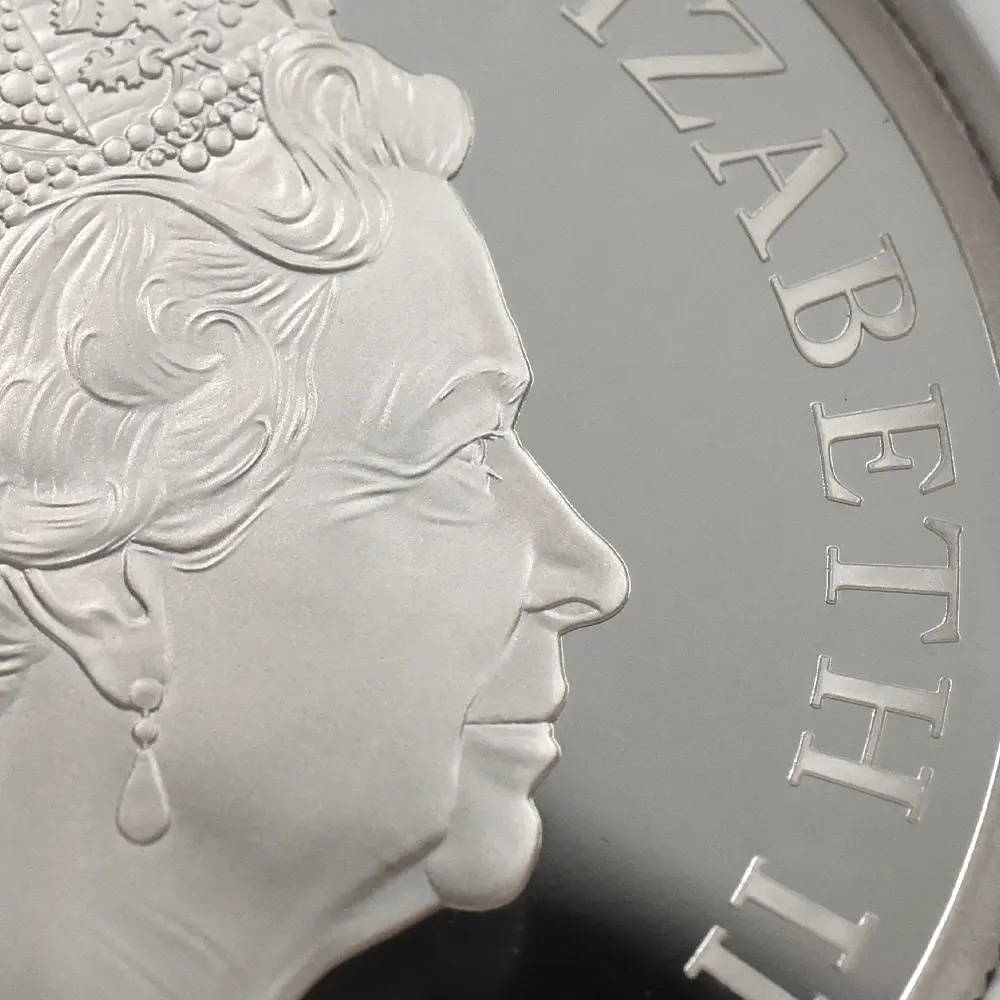 モダンコイン11:7028 イギリス 2020 エリザベス2世 スリーグレーセス 5ポンド2オンス銀貨 ファーストリリース NGC PF70UC