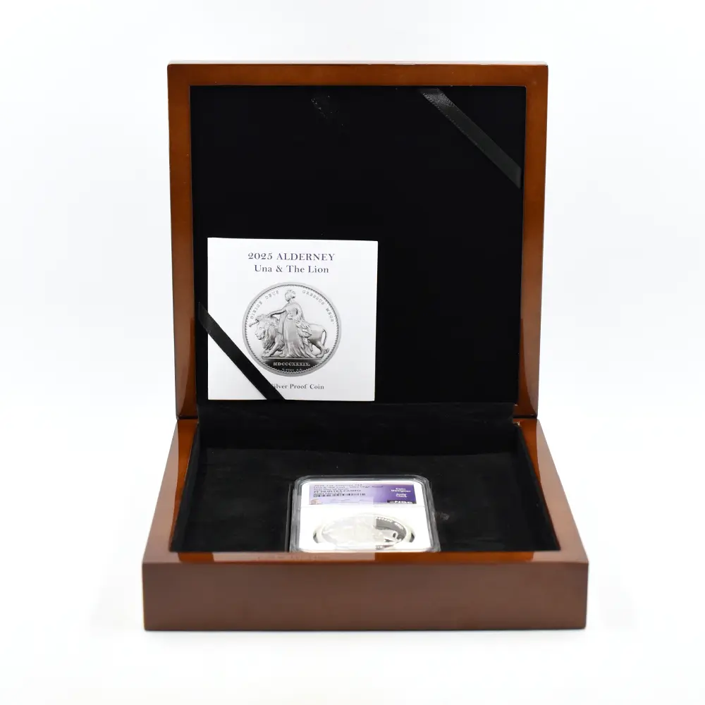 モダンコイン8：6389 オルダニー島 2025 チャールズ3世 ウナ＆ライオン ウルトラハイレリーフ 2ポンド1オンス銀貨 発行即日鑑定品 NGC PF70UC 箱付き