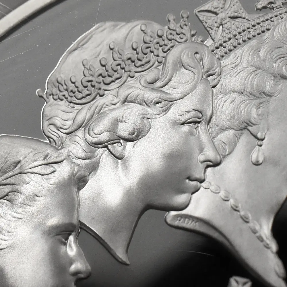 モダンコイン9：7090 イギリス 2015 エリザベス2世 最長在位記念 10ポンド5オンス銀貨 ファースト500ストラック NGC PF70UC 箱付き