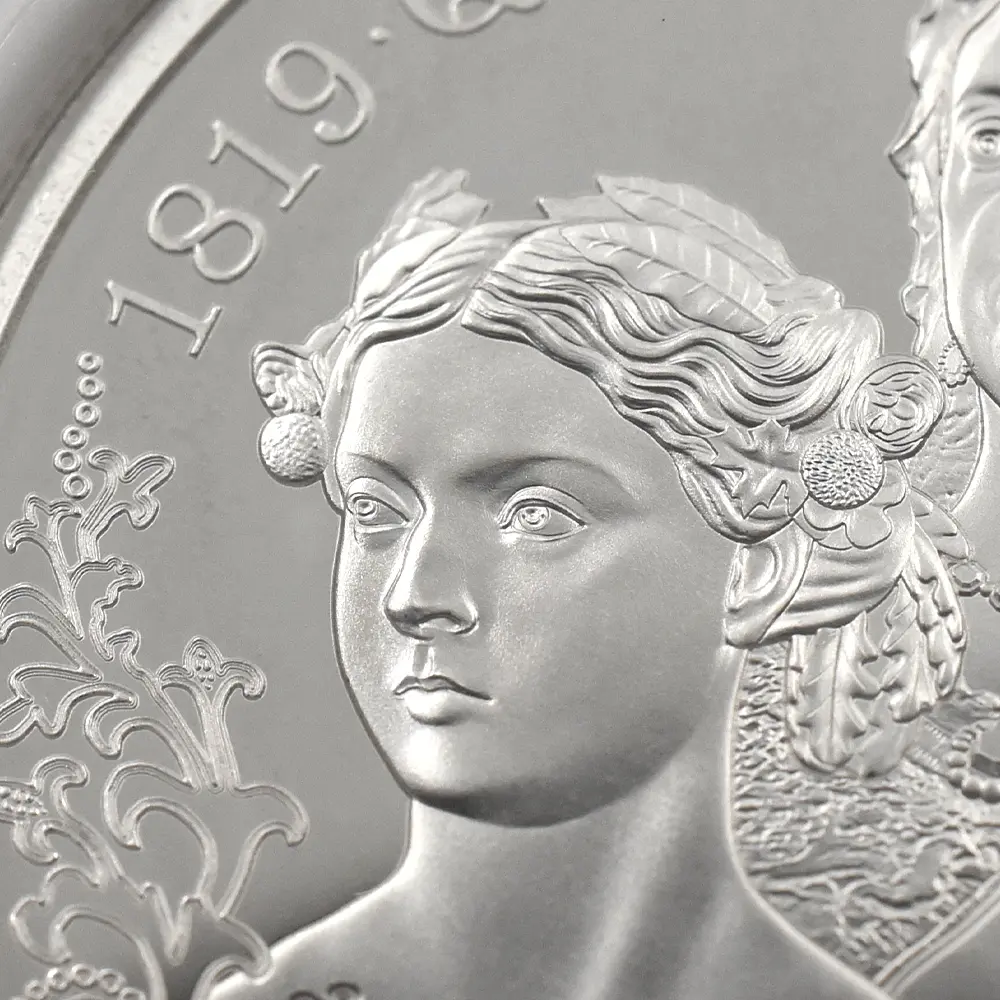 モダンコイン10：6523 2026 チャールズ3世 ヴィクトリア女王没後125周年記念 女王の生涯 5ポンドピエフォー銀貨 ファーストリリース NGC PF70UC チャールズ3世ラベル 箱付き