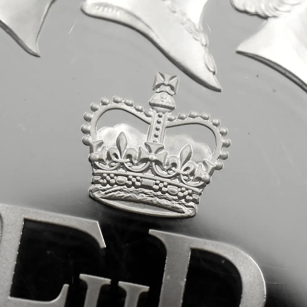 モダンコイン8：7118 イギリス 2015 エリザベス2世 最長在位記念 10ポンド5オンス銀貨 ファースト500ストラック NGC PF69UC 付属品付き