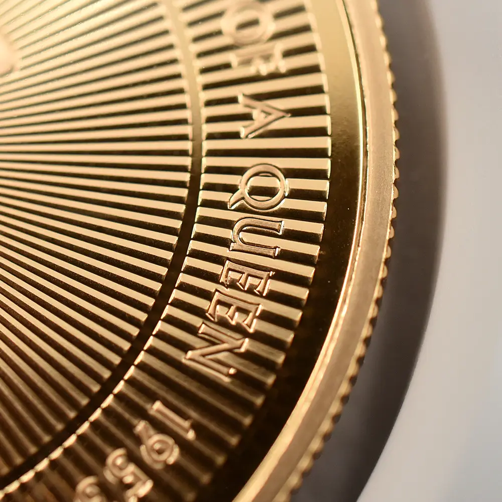 モダンコイン10:7113 イギリス 2026 チャールズ3世 エリザベス2世のコイン肖像シリーズ 第一弾 ヤングヤングエリザベス 5ポンド金貨 ファーストリリース NGC PF70UC 箱付き