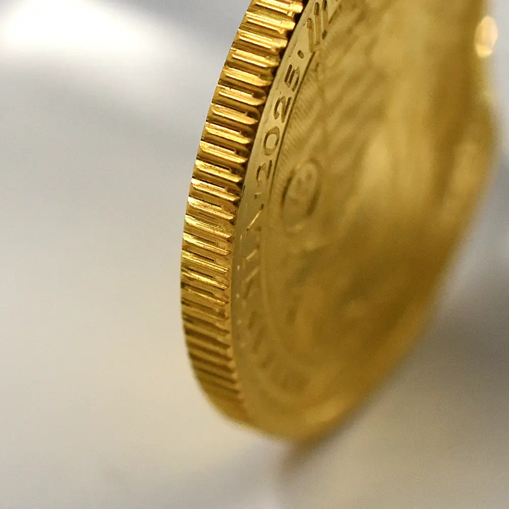 地金型10：5954 イギリス 2025 チャールズ3世 ブリタニア 30ポンド 1/3オンス 金貨 トライデント01マーク入り【1枚】 (コインケース付き)