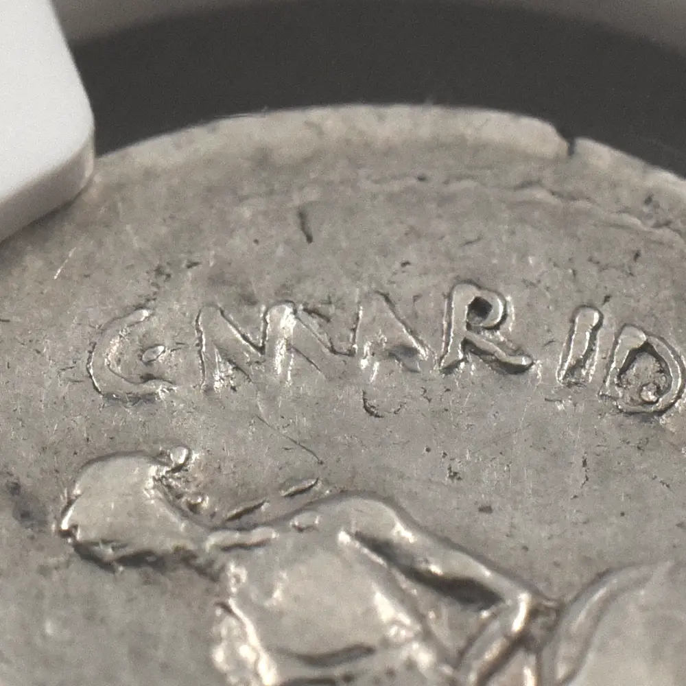 古代コイン12：6138 古代ローマ帝国 紀元前44年 カエサル デナリウス銀貨 NGC Ch VF Strike: 4/5 Surface: 2/5