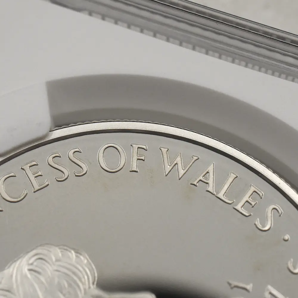 モダンコイン12:6199 1999 エリザベス2世 ダイアナ妃追悼記念 5ポンド銀貨 NGC PF69UC 箱付き