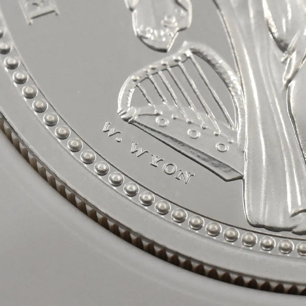 モダンコイン11:6208 2020 エリザベス2世 スリーグレーセス 5ポンド2オンス銀貨 ファーストリリース NGC PF70UC 箱付き