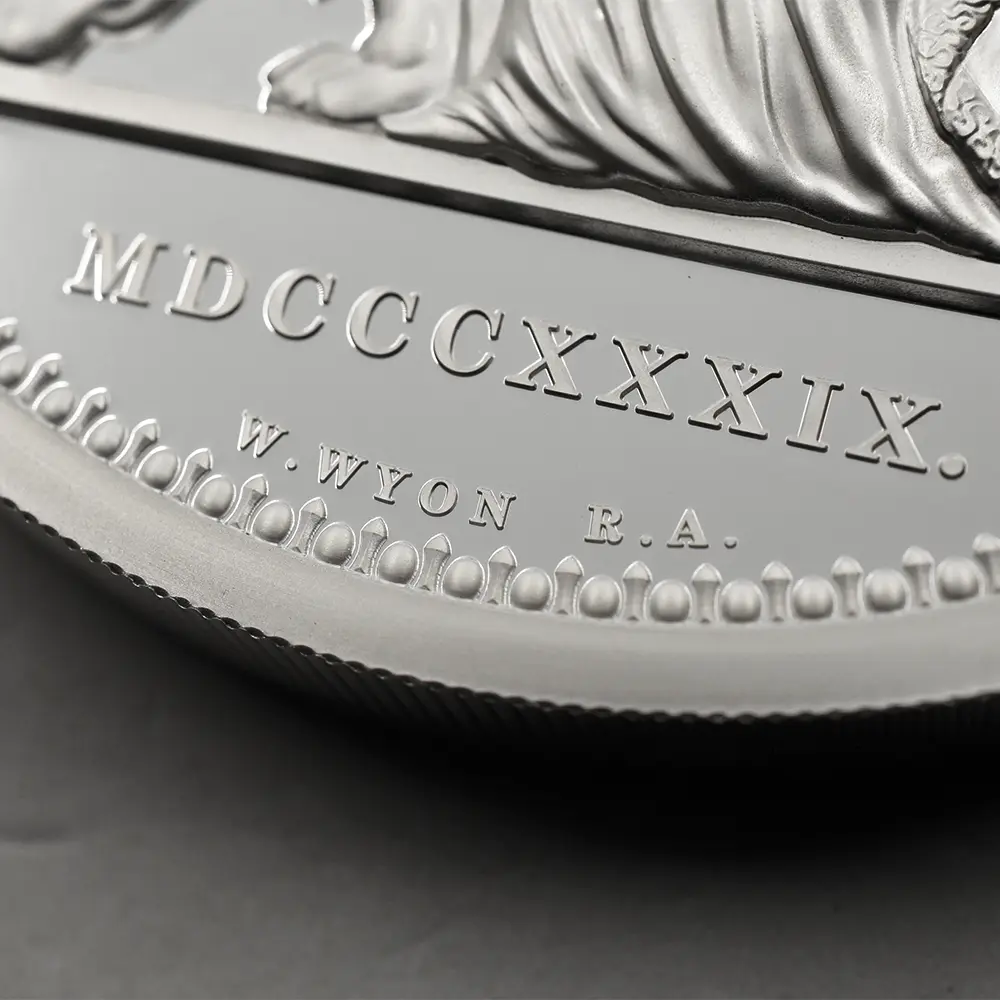 モダンコイン9:6392 オルダニー島 2025 チャールズ3世 ウナ&ライオン ウルトラハイレリーフ 1キロプルーフ銀貨 発行即日鑑定品 NGC PF70UC 箱付き【ご予約承り品】納期約1~2か月