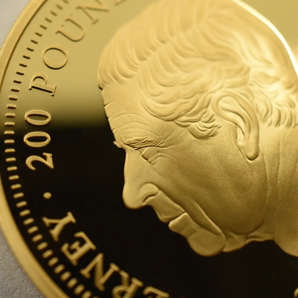 モダンコイン9:6395 オルダニー島 2025 チャールズ3世 ウナ&ライオン ウルトラハイレリーフ 2オンスプルーフ金貨 発行即日鑑定品 NGC PF70UC 箱付き【ご予約承り品】納期約1~2か月