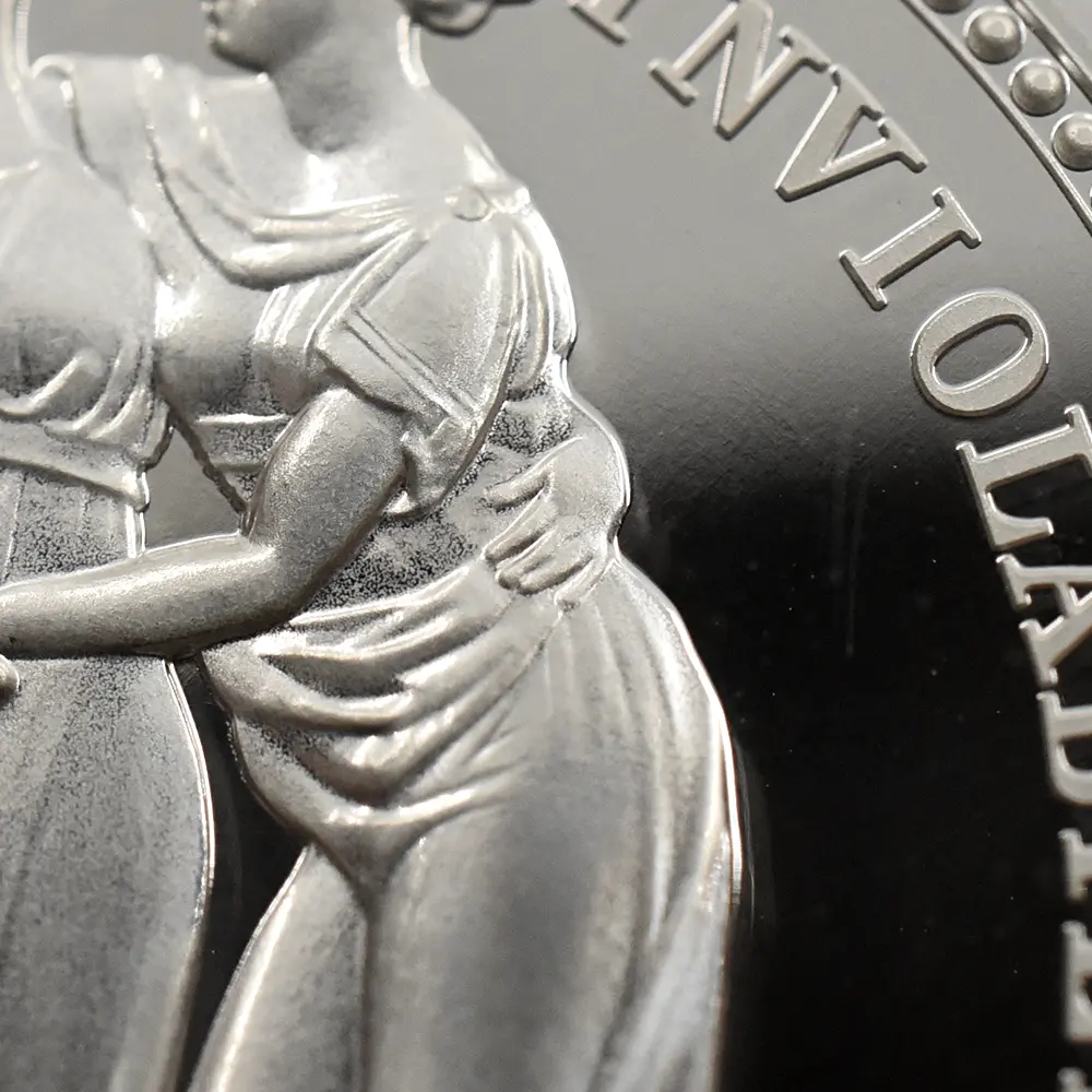 モダンコイン10:6487 2020 エリザベス2世 スリーグレーセス 5ポンド 2オンス銀貨 発行即日鑑定品 NGC PF69UC 箱付き