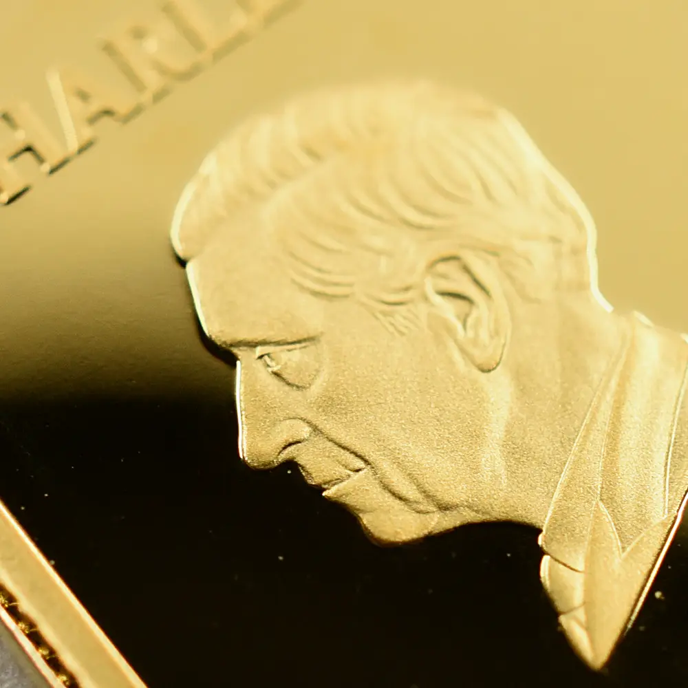 地金型8：6515 【ペンダントトップ単品】クック諸島 2025 チャールズ3世 タロットカード「世界」 20ドル 2グラム 純金 フローティング 18K 箱付き