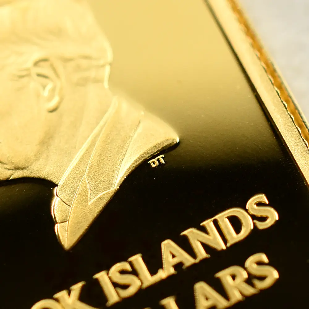 地金型9：6515 【ペンダントトップ単品】クック諸島 2025 チャールズ3世 タロットカード「世界」 20ドル 2グラム 純金 フローティング 18K 箱付き