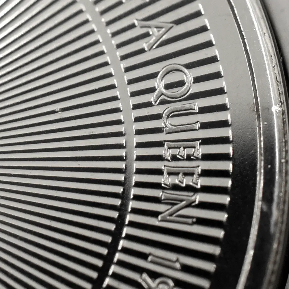 モダンコイン8：6427 2026 チャールズ3世 エリザベス2世のコイン肖像シリーズ 第二弾 ヤングエリザベス 5ポンドBU白銅貨 未鑑定 パッケージ付き