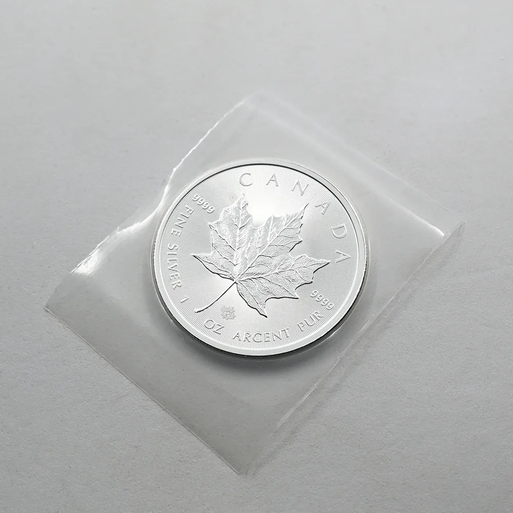 地金型4：3275 カナダ 2015 メイプルリーフ 5ドル 1オンス 銀貨 【1枚】 (ブリスターパック付き)
