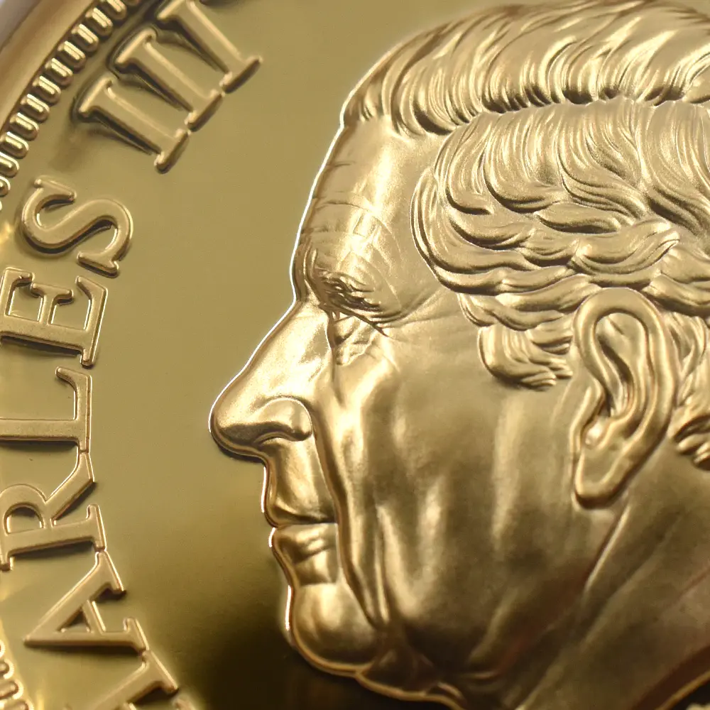 モダンコイン9:6611 ニウエ 2025 チャールズ3世 女王エリザベス2世追悼記念 ハイレリーフ 1ドル金メッキ銅貨 ファーストリリース NGC PF70UC