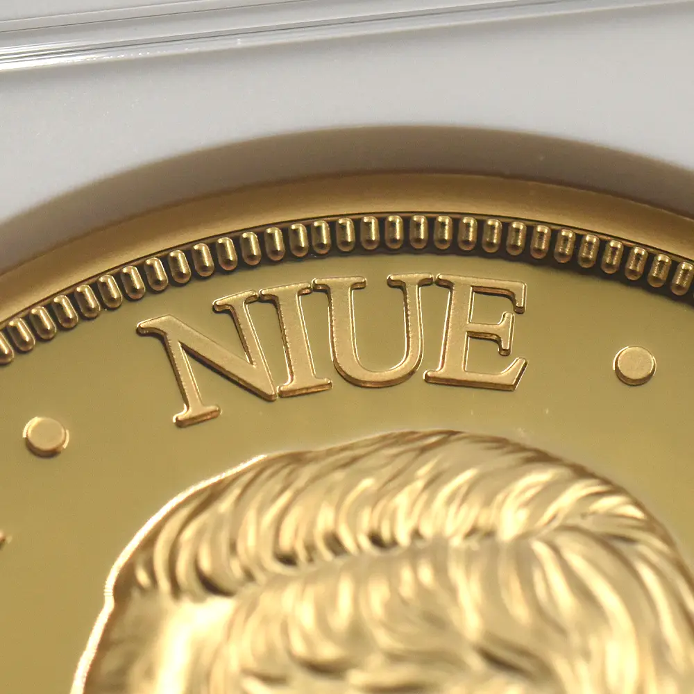 モダンコイン9:6612 ニウエ 2025 チャールズ3世 女王エリザベス2世追悼記念 ハイレリーフ 1ドル金メッキ銅貨 ファーストリリース NGC PF69UC