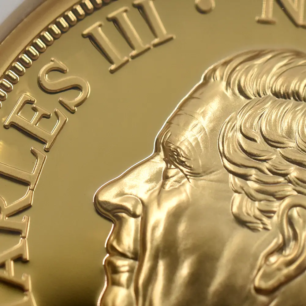 モダンコイン10:6612 ニウエ 2025 チャールズ3世 女王エリザベス2世追悼記念 ハイレリーフ 1ドル金メッキ銅貨 ファーストリリース NGC PF69UC