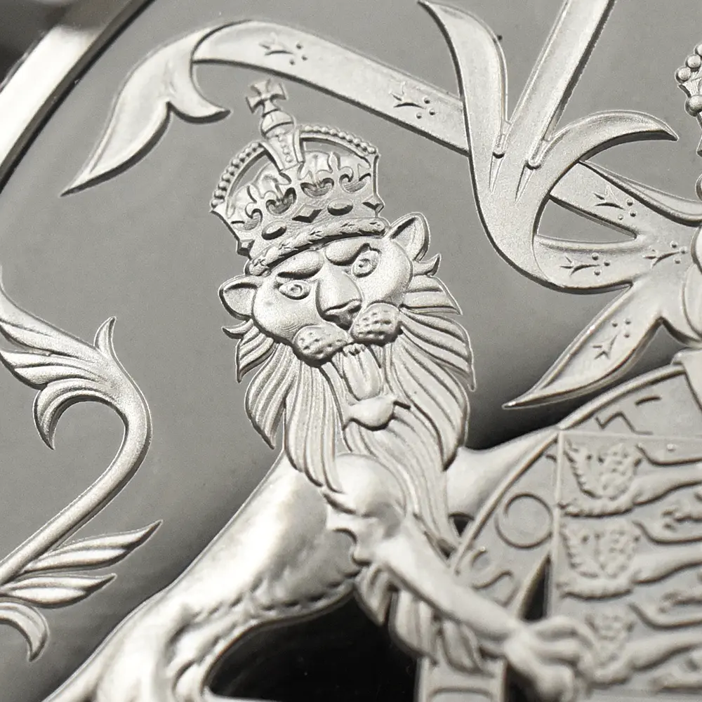 10:6616 2025 チャールズ3世 ロイヤルアームズ 5ポンド銀貨 発行即日鑑定品 NGC PF70UC 箱付き