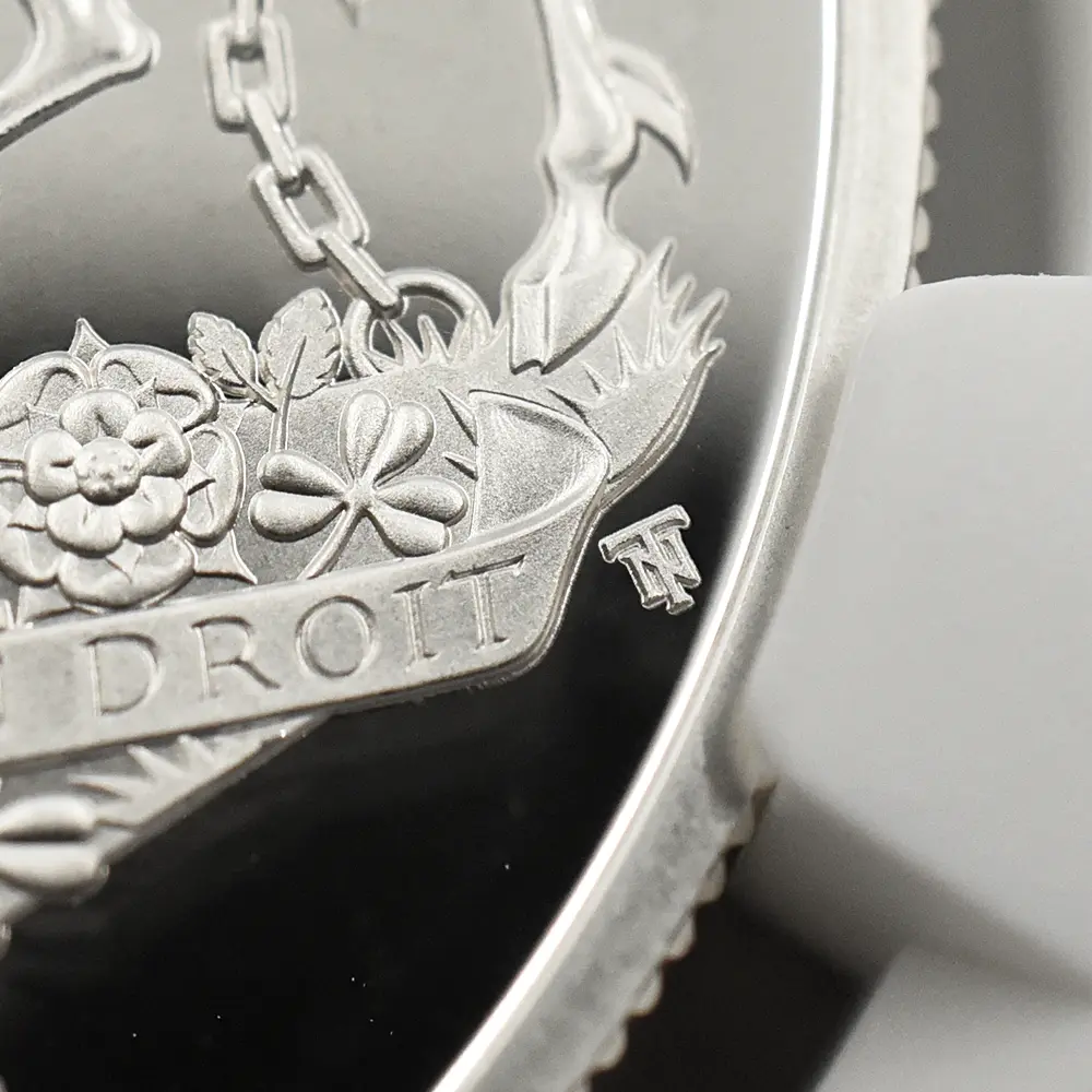 12:6616 2025 チャールズ3世 ロイヤルアームズ 5ポンド銀貨 発行即日鑑定品 NGC PF70UC 箱付き